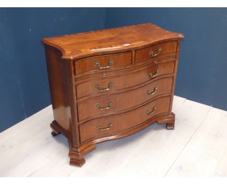 Good reproduction Chippendale style mahogany serpentine fronted commode with two frieze drawers, a brushing slide and 3 long 