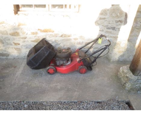 Champion 40 petrol rotary lawn mower with grass cutting box