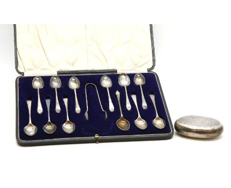 An Edwardian silver snuff box, Birmingham 1904, George Unite, of ovoid form with chase scrolling foliate decoration, eleven s