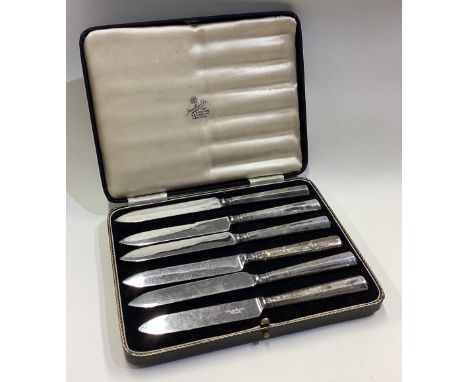 A cased set of six silver handled knives. Est. £20 - £30.