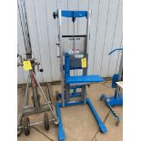 Genie Lift, 500 lb Capacity (Located in Oelwein, IA) (Rigging & Loading: $25)