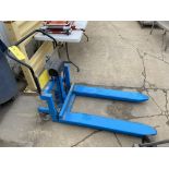 Bishamon Pallet Lift, 1000 lb Capacity, Model# LV-10W, Serial# LV9702016 (Located in Oelwein, IA)