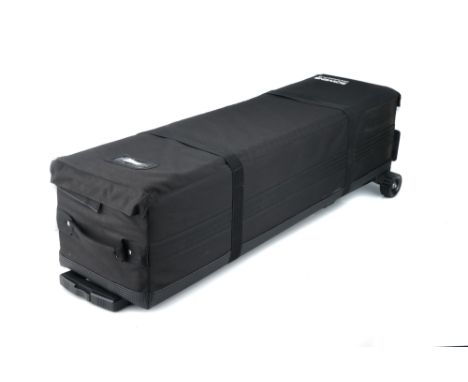 in VG-E condition, dimensions approx. 110cm x 37cm x 30cm external, 94cm x 26cm x 25cm, also with a selection of light modifi