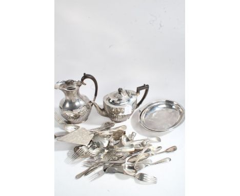 Silver plated ware to include oval tray, tea and coffee pot, oval serving dish and cover, fish knives and forks, flatware etc