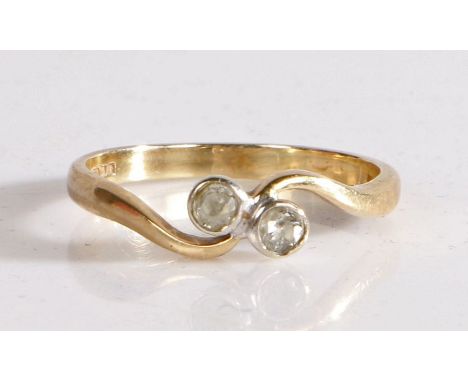 9 carat gold and diamond ring, the head set with two round cut diamonds, weight 1.9 grams&nbsp;