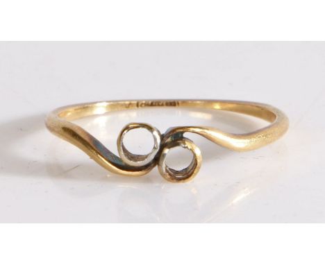 18 carat gold ring, the head missing two stones, weight 1.7 grams&nbsp;
