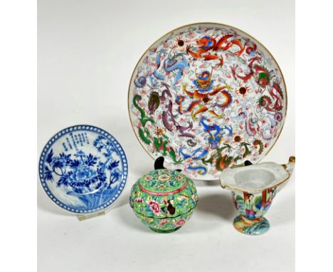 A 19thc Chinese dish decorated with four claw centre dragon enclosed within a dragon and cloud border with gilt rim, chip to 