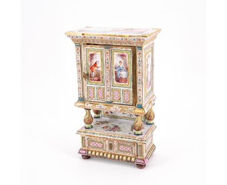 MINIATUR FAYENCE-BUFFETSCHRANK. Frankreich. Datierung: Mitte 19. Jahrhundert. Meister/Entwerfer: Wohl Sèvres. Technik: Heller