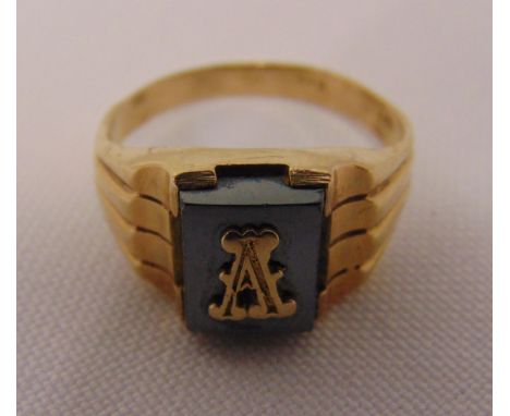 10ct gold signet ring, approx total weight 3.6g