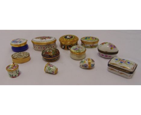 A quantity of ceramic and metal pill and patch boxes to include Halcyon Days and Crummles (12)