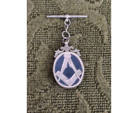 9ct gold Masonic watch pin fob, total weight 6.4g.