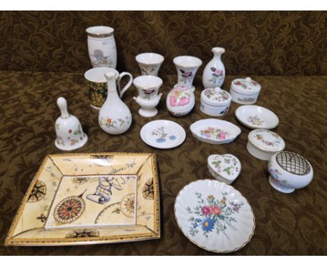 Assorted Wedgwood porcelain, various patterns to include Atlas, Hatherway, Hummingbird, Wild Strawberry, etc.