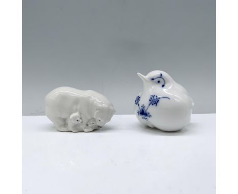 A white round robin, adorned with delicate blue foliage on its chest and around its eyes, joined with a devoted polar bear mo
