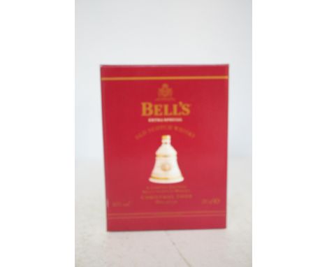 Bells extra special scotch whisky Christmas 2000 - unopened with box (Full)