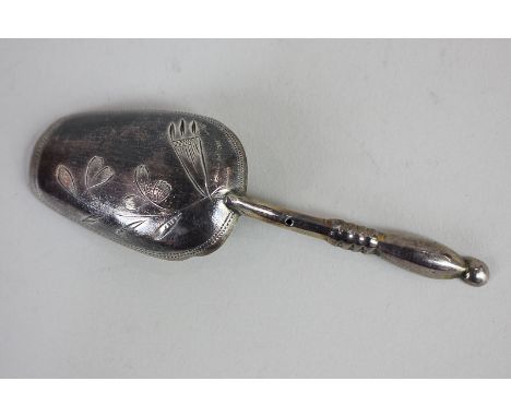 A Russian silver caddy spoon, the bowl with engraved floral decoration to back, impressed marks, 9cm