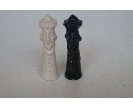 Full ceramic chess set, black &amp; white pieces 
