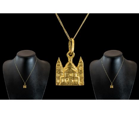 18ct Gold Pendant In the Form of St Paul's Cathedral London, Attached to an 18ct Gold Chain. Both Pendant and Chain Marked fo