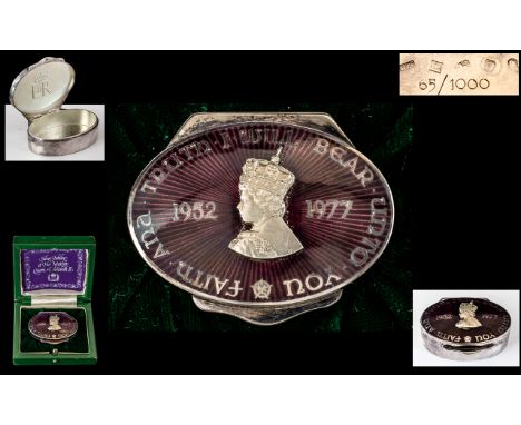 Elizabeth II - Superb Sterling Silver Jubilee ( Queens ) Lidded Oval Shaped Snuff Box In a Ltd Edition of 1000. This Box Is N