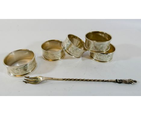 Five matching silver napkin rings and a silver pickle fork, gross weight of lot approx 2 1/2 troy ozs 