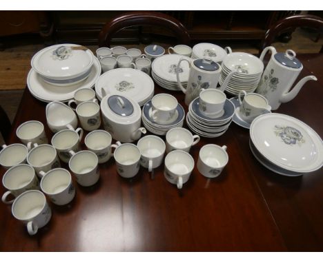 An extensive Wedgwood Susie Cooper design dinner, tea and coffee service   Majority in good condition - major issues are - La