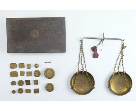 A cased set of 19th Century brass and steel bullion scales, in a fitted oak case with troy and penny weights, 18 x 11 x 4 cm