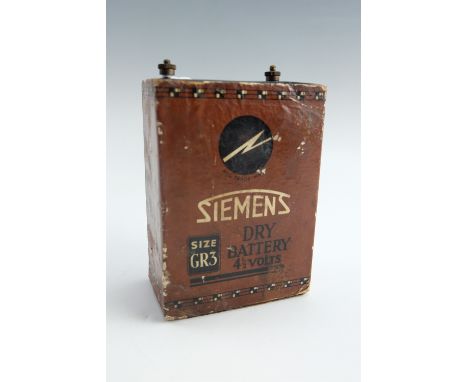 A vintage "Siemans Brothers &amp; Co Ltd" size GR3 dry battery, early 20th Century, 16 cm 