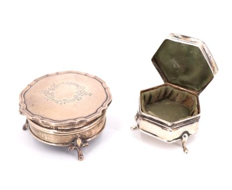 A 1920s silver dressing table ring box, having a subtly domed hinged lid with Chippendale rim and centred by an engraved vaca