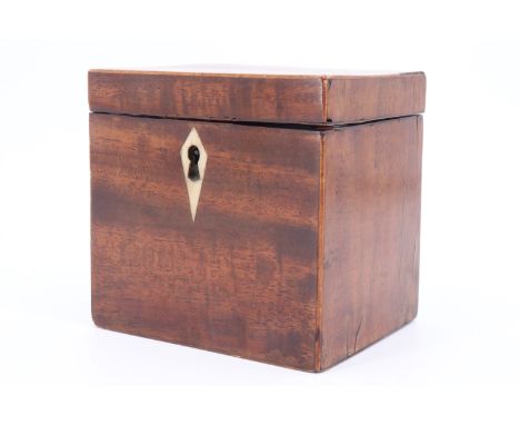 A Georgian shell marquetry inlaid mahogany tea caddy, having a bone key hole escutcheon, 11.5 x 9.5 x 11.5 cm