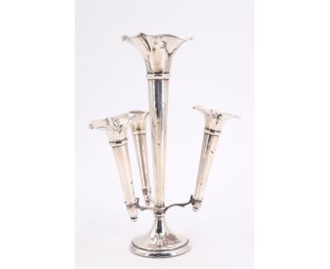 An Belle Epoque small silver epergne, 18 cm, 85 cm