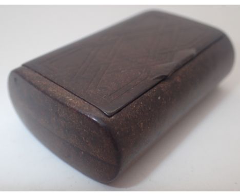 Vintage bakelite snuff box, L: 6 cm