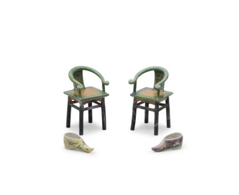A PAIR OF GREEN AND OCHRE GLAZED MODELS OF HORSESHOE-BACK CHAIRS AND A PAIR OF FAMILLE VERTE BISCUIT MODELS OF SHOESMing Dyna