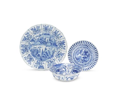 THREE BLUE AND WHITE KRAAK WARESWanliComprising: a barbed rim 'river landscape' dish, the sides decorated with panels of bird