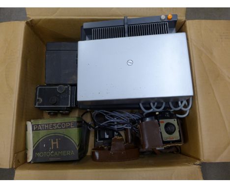 Rollei slide projector and vintage cameras including a Pathescope H Motocamera, boxed, and a Rolleicord **PLEASE NOTE THIS LO