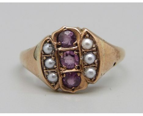 A yellow metal, amethyst and pearl ring, 3g, O 