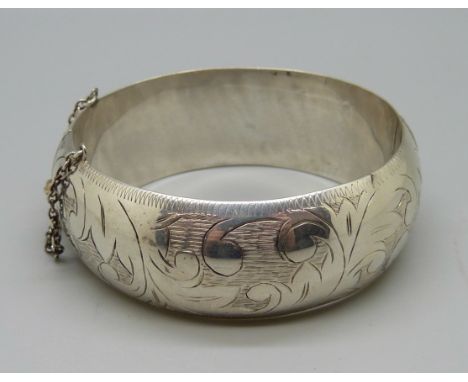 A silver bangle, 48g 