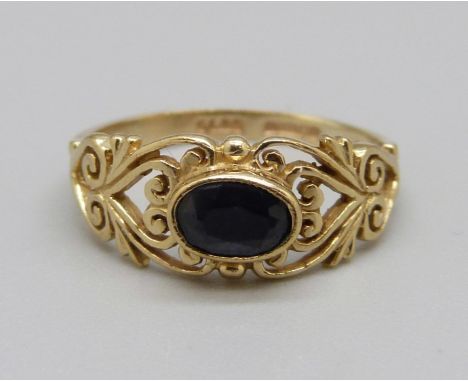 A 9ct gold ring set with a sapphire, 2g, M 