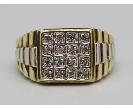 A gentleman's 9ct gold, sixteen stone diamond ring, 5.2g, W 