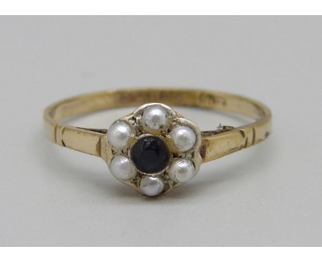 A 9ct gold, sapphire and pearl ring, 1g, L 