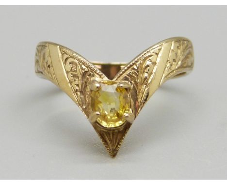 A 9ct gold ring set with citrine, 2.3g, L 