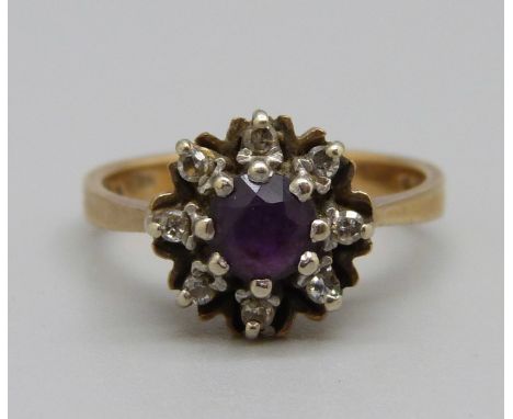 A 9ct gold cluster ring, 3.4g, O 