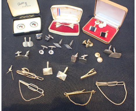 A PAIR OF MODERNIST SILVER CUFFLINKSmaker KG,  a pair of plated 'Concorde' cufflinks,  a Thai silver pair,  an 875 stamped pa