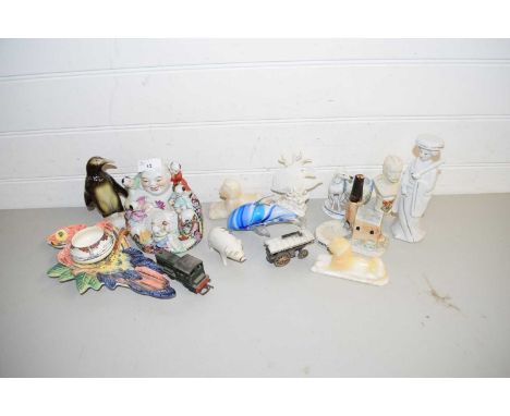 MIXED LOT TO INCLUDE SMALL CROWN DUCAL ORANGE TREE PATTERN SUGAR BASIN, 20TH CENTURY CHINESE BUDDHA MODEL, VARIOUS ORNAMENTS
