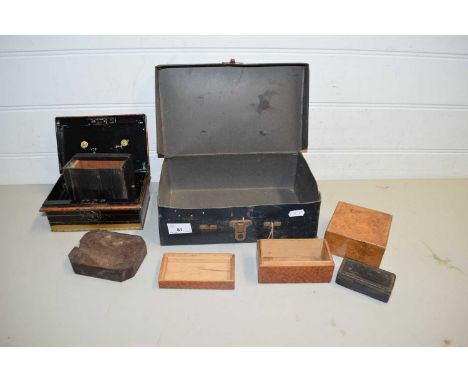 BOX CONTAINING CASH TIN, VARIOUS WOODEN TRINKET BOXES, PIPE STAND AND OTHER ITEMS