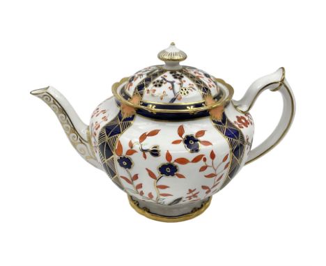 Early 20th century Royal Crown Derby teapot, decorated in a variant of the Imari pattern with blue and red prunus blossoms, w