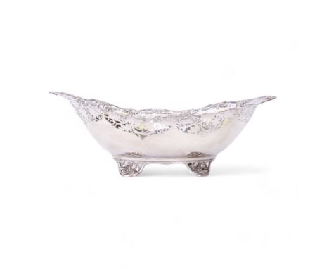 Early 20th century silver bowl, of oval form, the serpentine shaped edge with fruiting vine pierced and applied moulded decor