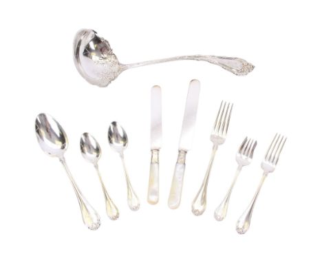Late 19th/early 20th century American silver Shell & Thread type pattern part canteen, comprising twelve table spoons, twelve