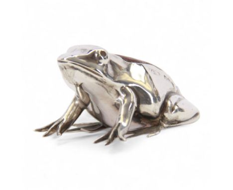 Edwardian silver novelty pin cushion, modelled as a frog, hallmarked Adie & Lovekin Ltd, Birmingham 1907, L6cmCondition Repor