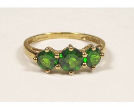 DRESS RING. A 9ct. gold dress ring set with Russian green diopside. Size T.