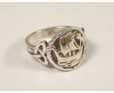 SILVER RING. A Celtic design silver ring.