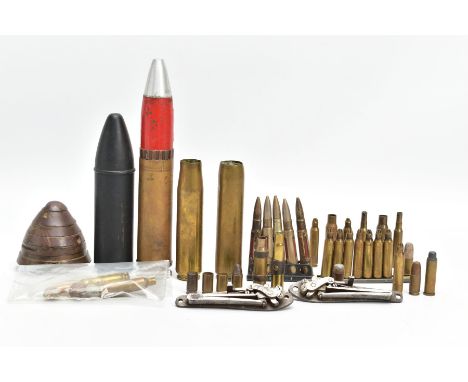 A BOX CONTAINING INERT AMMUNITION AND ORDENANCE, to include 2 x 1943 dated shells, British Baton round black, two clips of ri